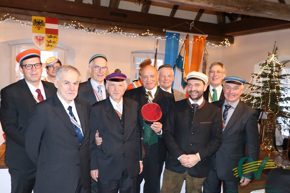 Vorstand des CV Gauverbands Bodensee-Oberschwaben mit Couleurmützen und Bändern, aufgenommen beim 138. Dreikönigskommers in Aulendorf am 6. Januar 2026.