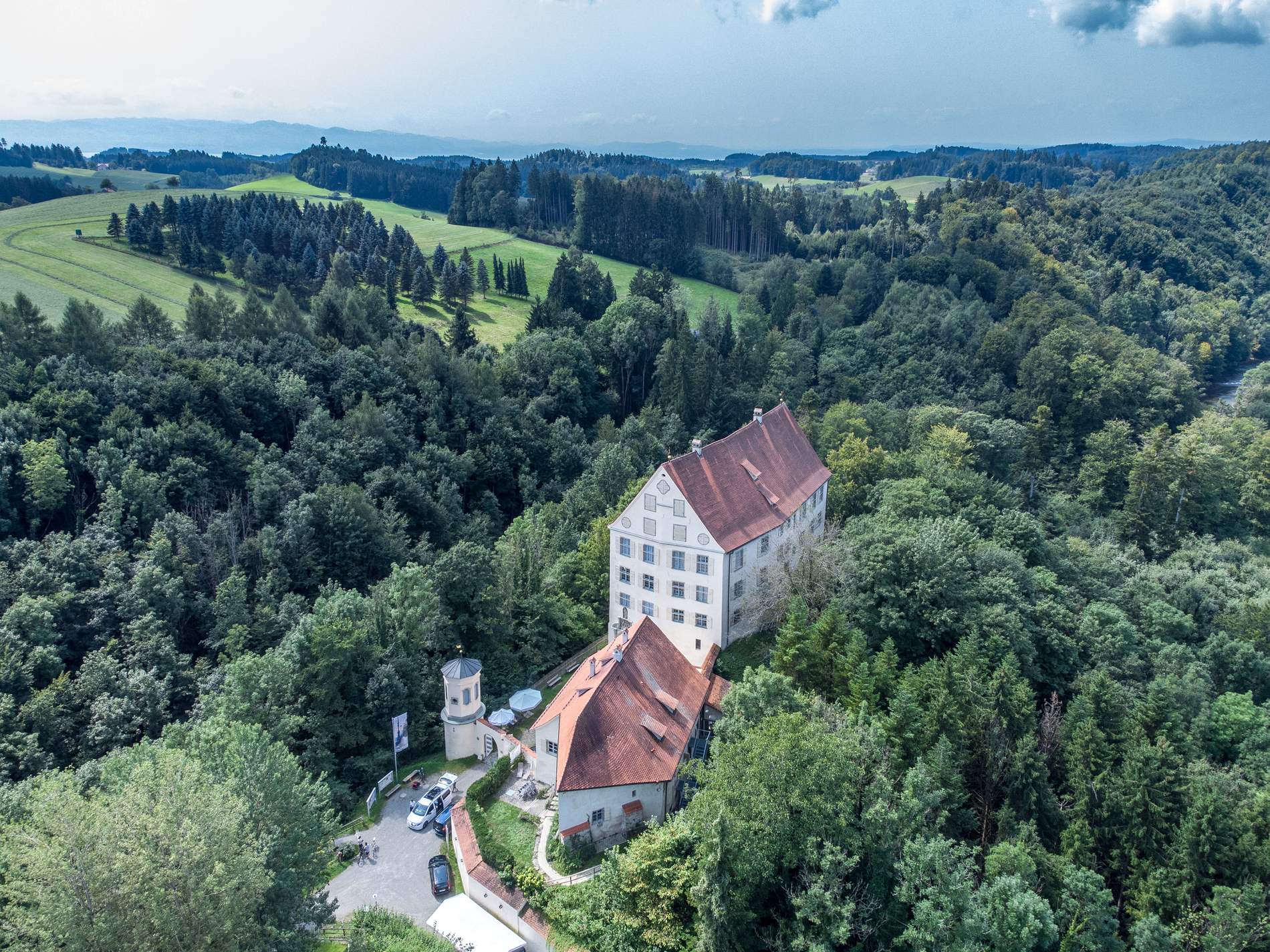 Schloss Achberg mit Toranlage — Ausstellungsort des Zirkels.